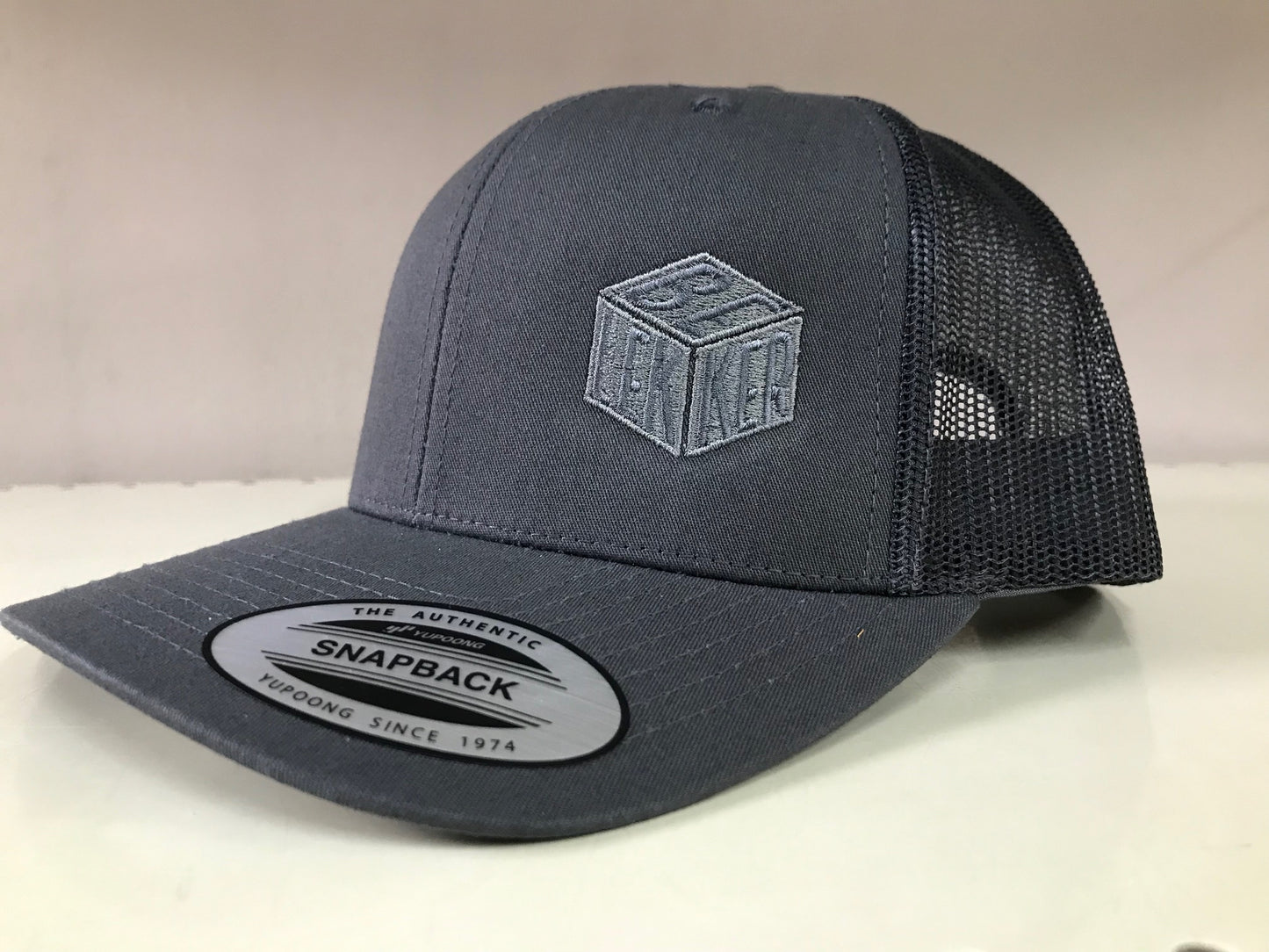 Charcoal Trucker cap - Be Lekker